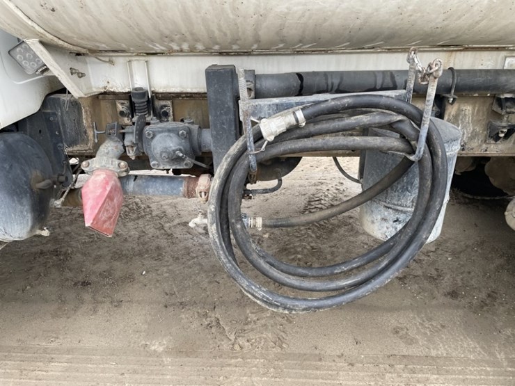 international-4900-image-16