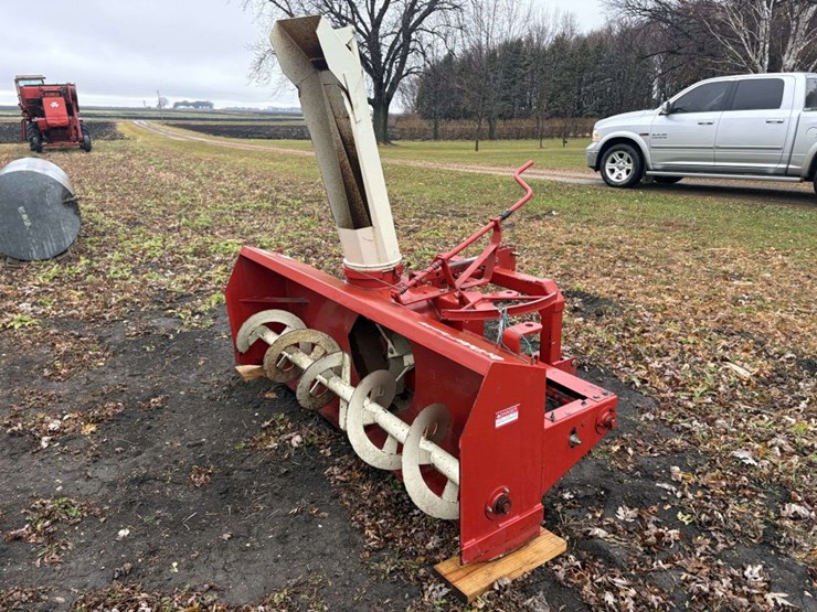 buhler-farm-king-840-snowblower,-84”,-3pt,-540-pto,-manual-turn-spout,-adj-deflector-image-3