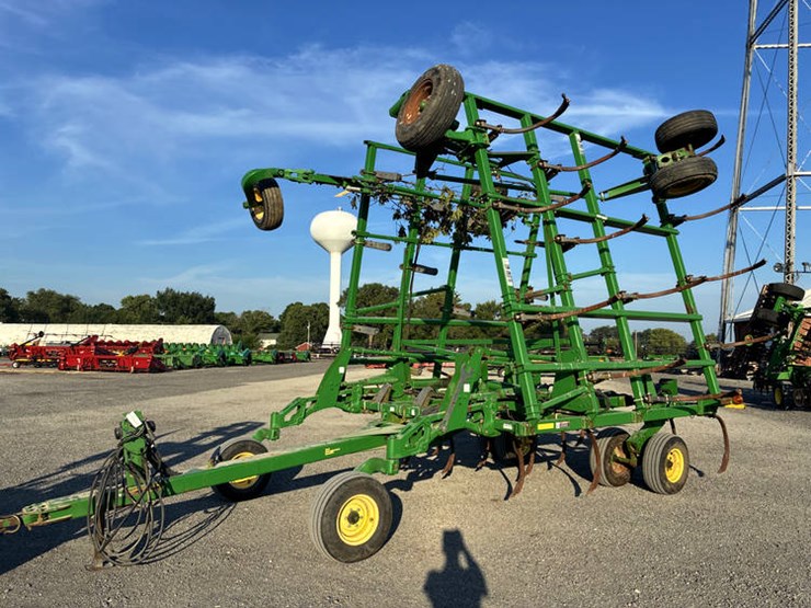 john-deere-2410-image-1