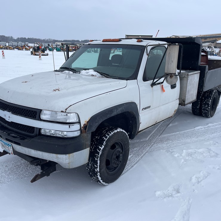#1169 • 2001 Chevrolet 3500 Dump Box Truck (Has MN Title)
