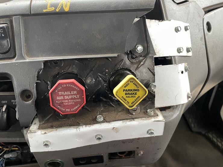 #1145-•-1998-ford-cab-and-chassis-(has-mn-title)-image-26