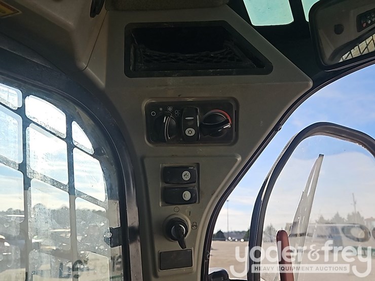 2017-caterpillar-299d2-image-28