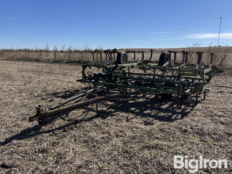 john-deere-1010-image-1