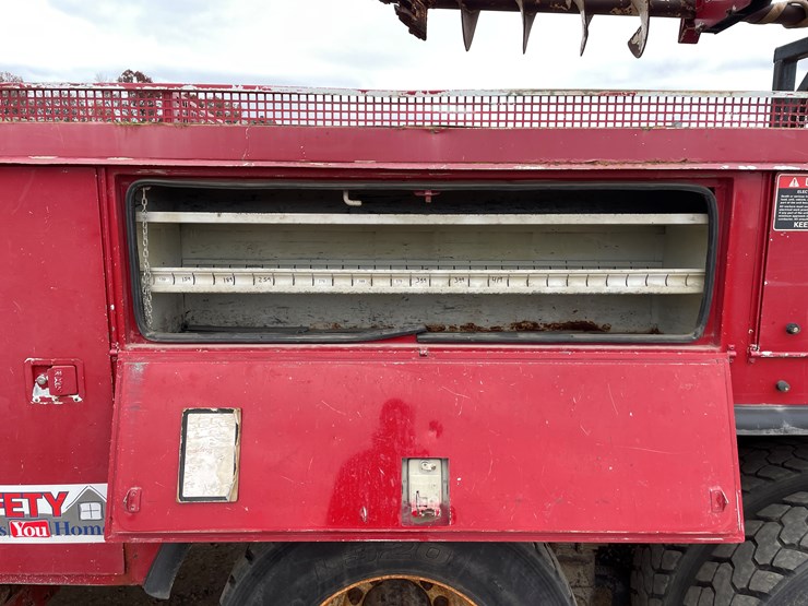 #1119-•-2009-freightliner-digger-derrick-(has-mn-title)-image-23