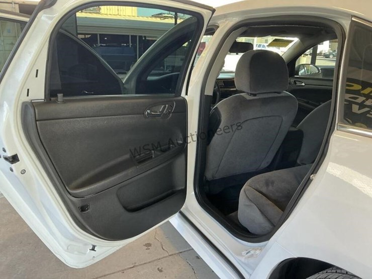 2015-chevrolet-impala-sdn-image-24