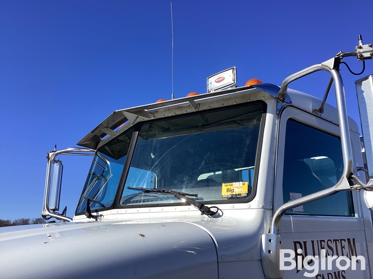 2014-peterbilt-384-image-11