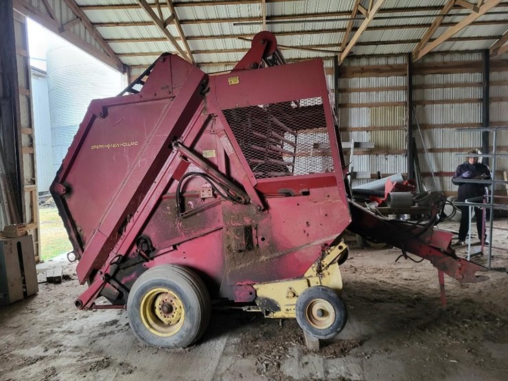 new-holland-851-image-2