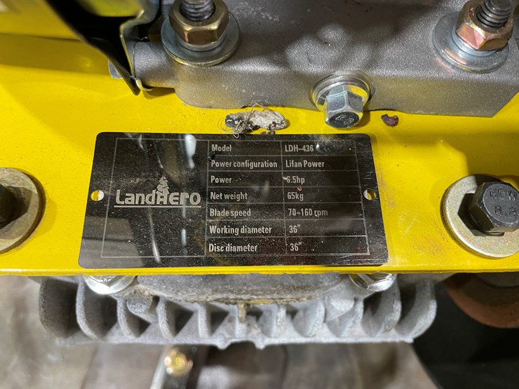 #7900-•-land-hero-lvh-436-power-trowel-image-6