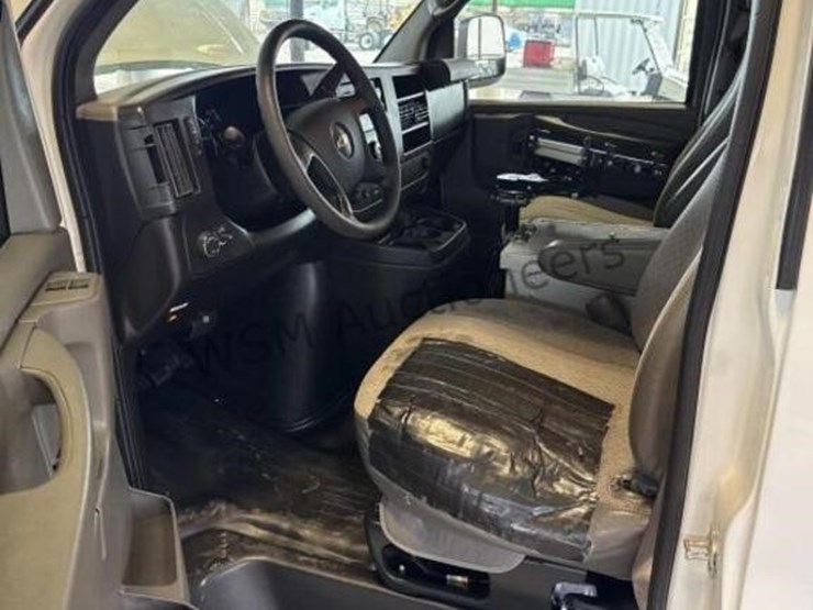 2014-chevrolet-express-2500-image-26