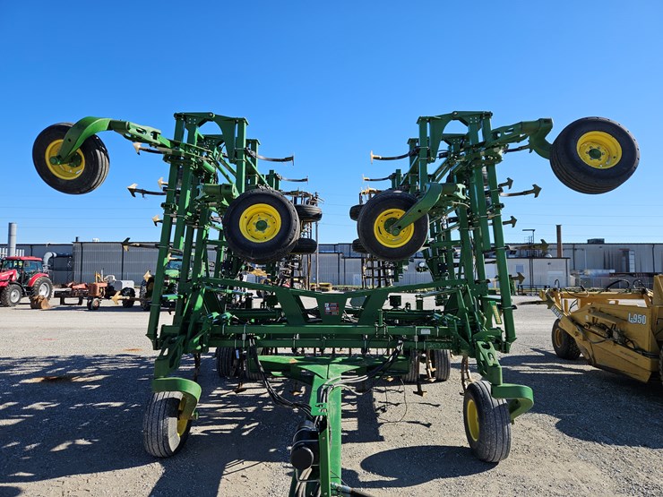 john-deere-2210-image-3