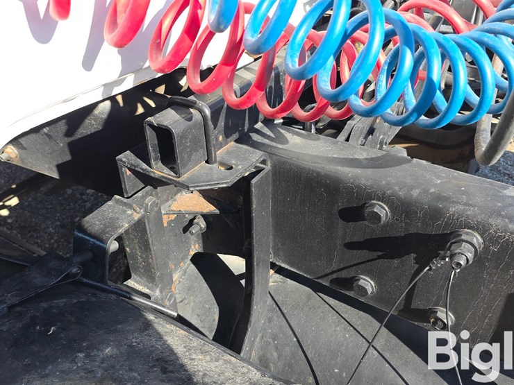 mack-r688st-image-15