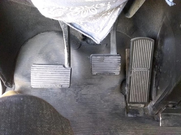 1996-freightliner-fld120-image-44