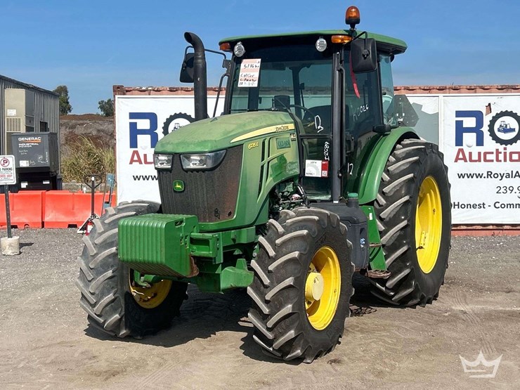 john-deere-6135e-image-1