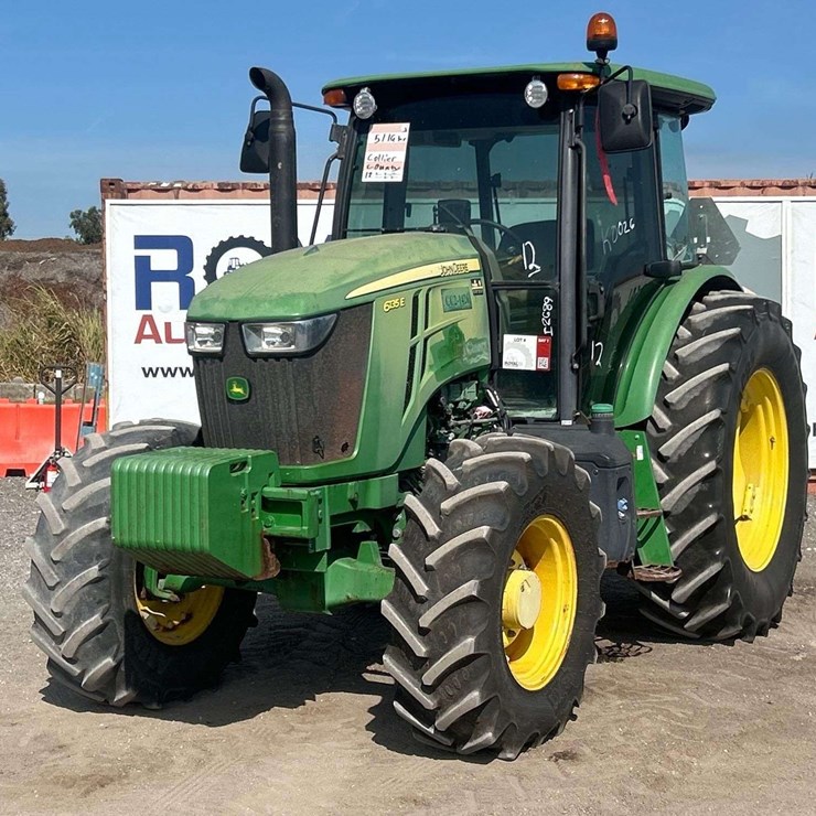 JOHN DEERE 6135E