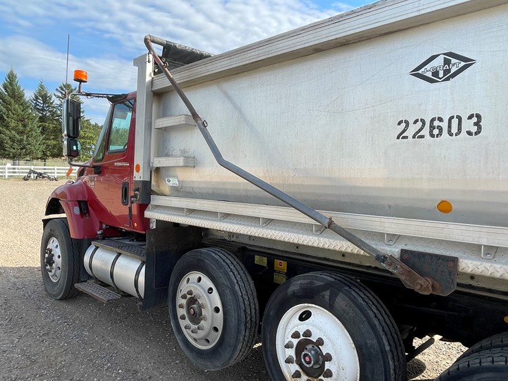 international-7400-image-16