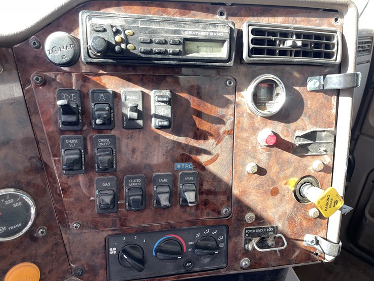 #1105-•-2005-international-5500i-6x4-dump-truck-(has-mn-title)-image-32