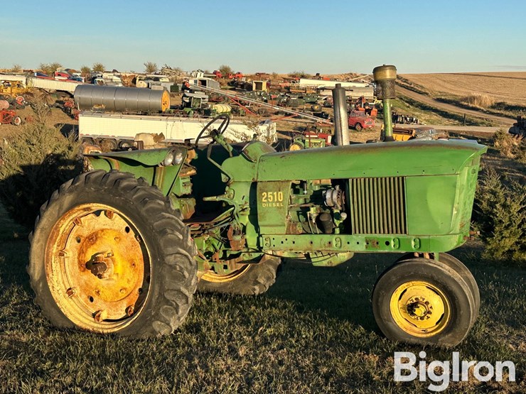 john-deere-2510-image-1