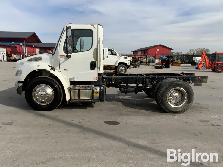 freightliner-m2-106-image-8