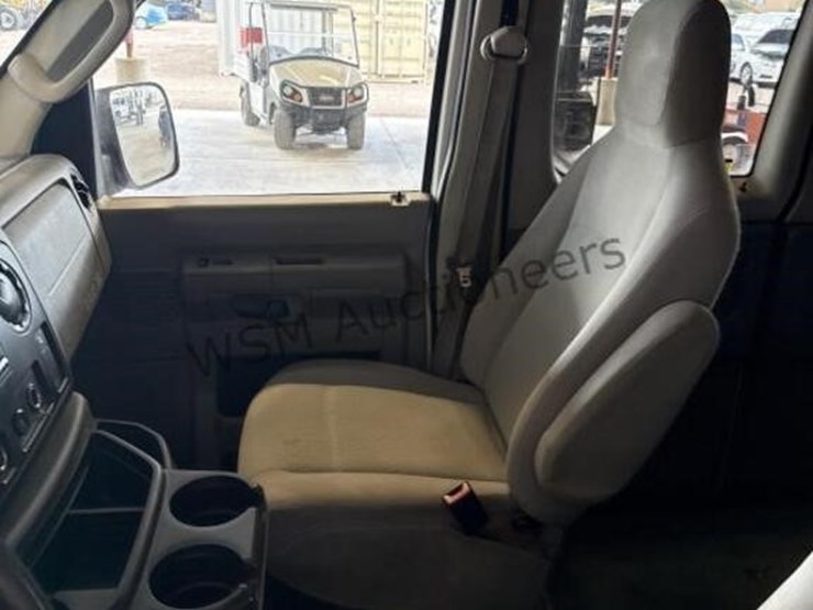 2009-ford-e350-image-23