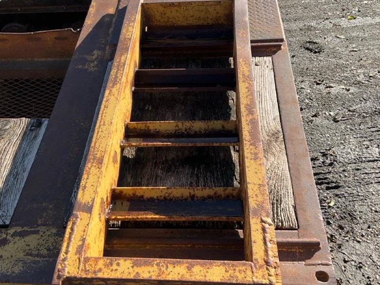 #2100-•-1967-beaver-flatbed-semi-trailer-image-31