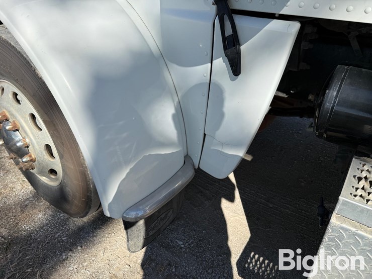 2008-peterbilt-388-image-12