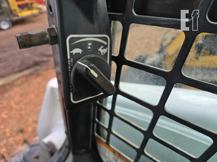 bobcat-t870-image-24