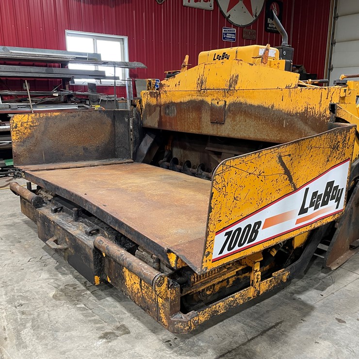 #7469 • 2002 L700 ST LeeBoy Asphalt Paver