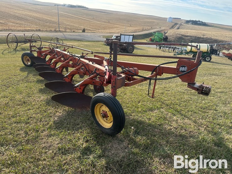 massey-ferguson-880-image-3