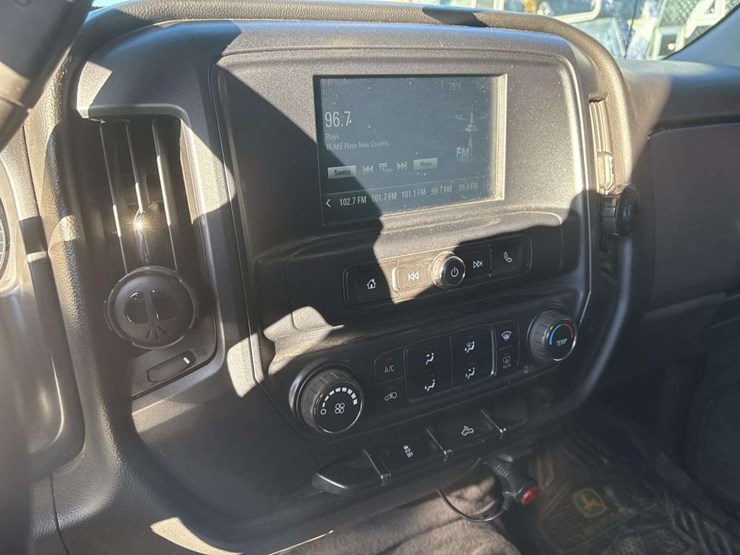 2017-chevrolet-1500-image-21