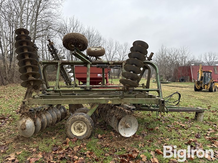 john-deere-230-image-4