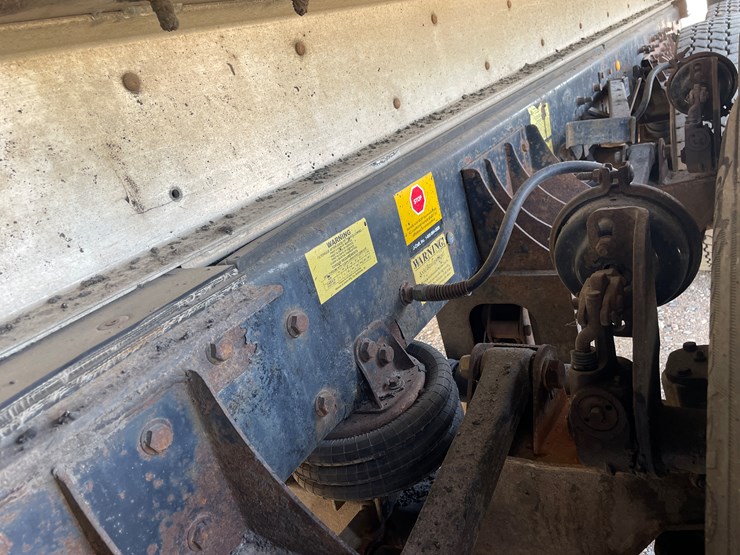 international-7400-image-24