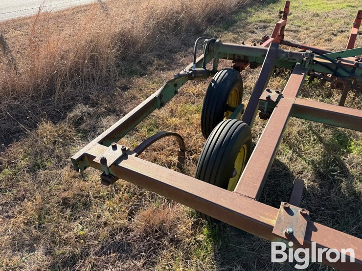 john-deere-25-image-15