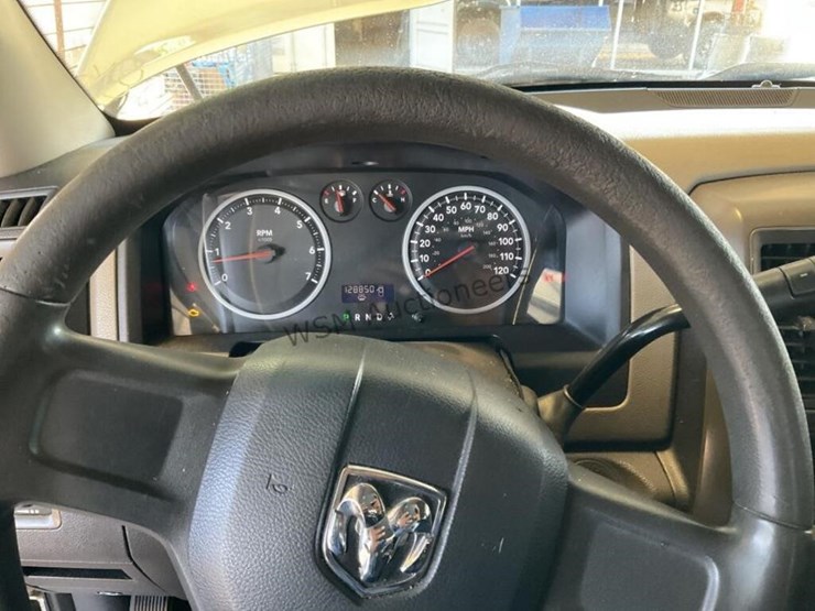 2011-dodge-1500-image-16