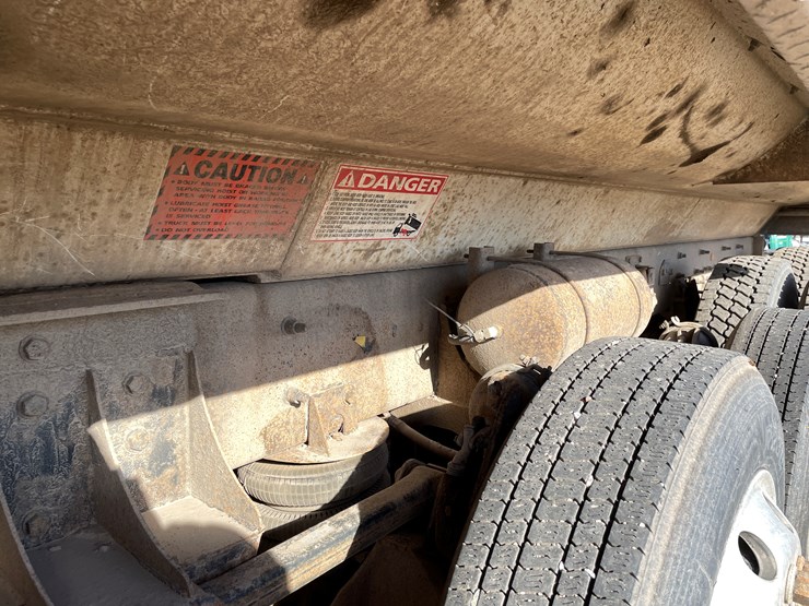 #1105-•-2005-international-5500i-6x4-dump-truck-(has-mn-title)-image-26