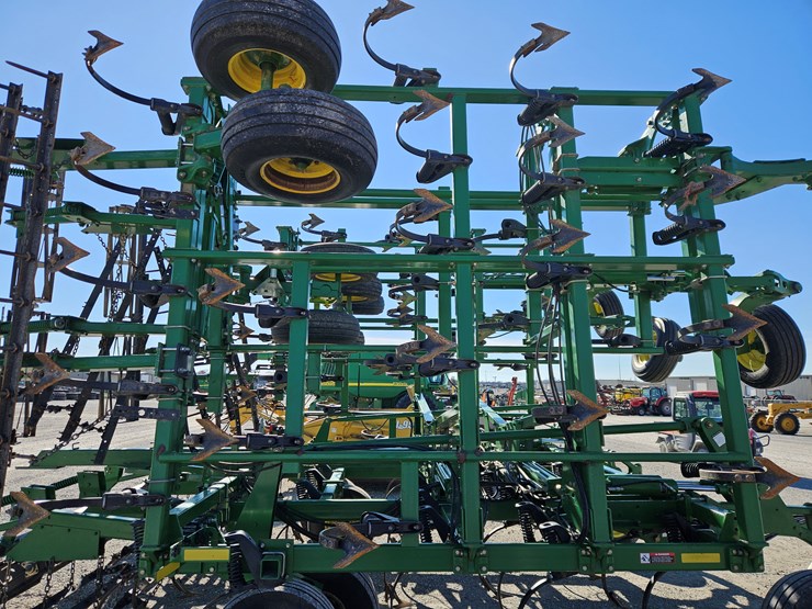 john-deere-2210-image-13