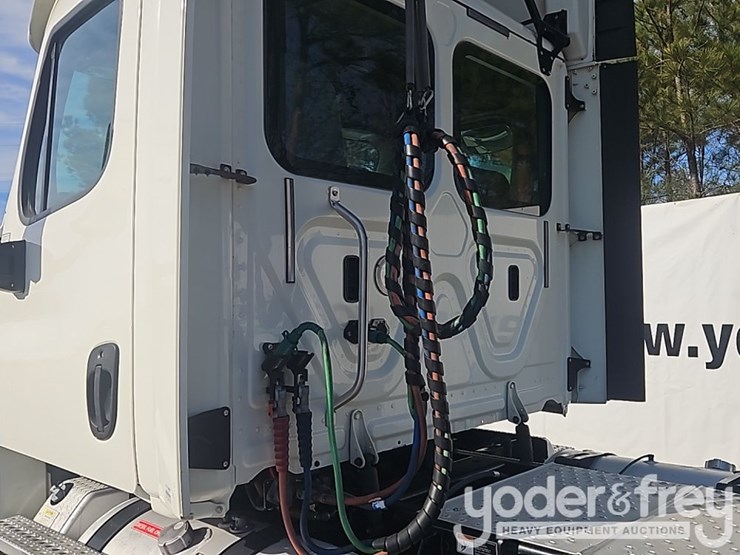 2018-freightliner-cascadia-image-25