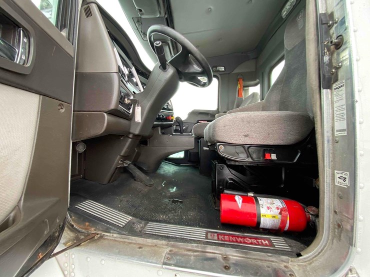 2016-kenworth-t400-image-43