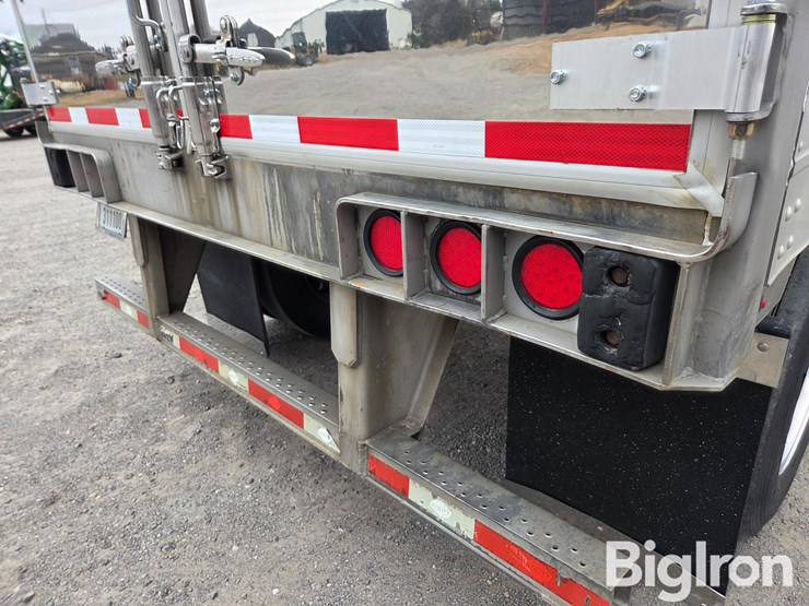 2017-utility-van-image-16