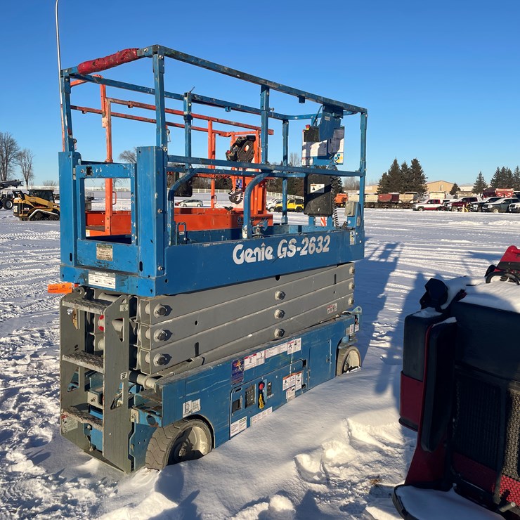#1004 • Genie GS2632 Scissor Lift