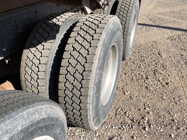 #1110-•-2002-international-5500i-6x4-dump-truck-(has-mn-title)-image-12