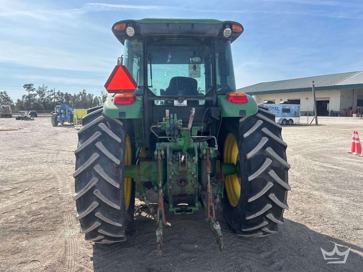 john-deere-6135e-image-24