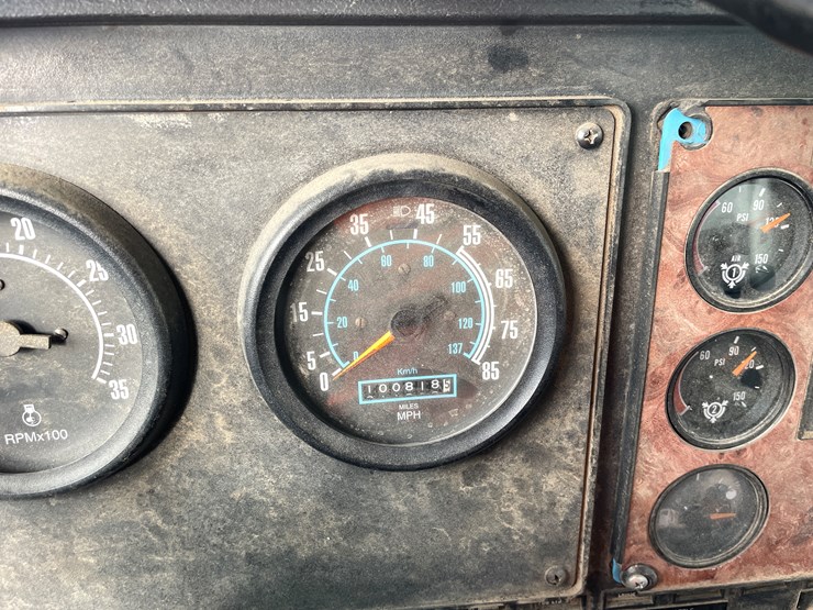 #1107-•-1994-international-truck-tractor-(has-mn-title)-image-30