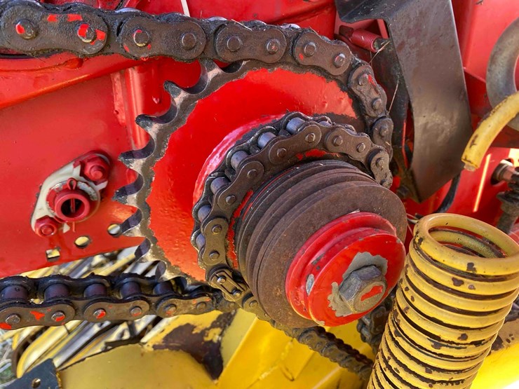 new-holland-644-image-24