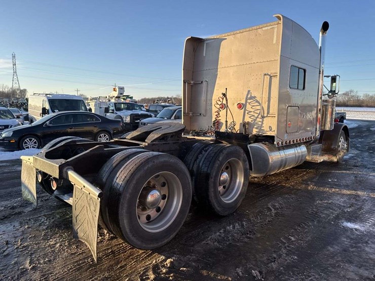 2001-peterbilt-379-image-4