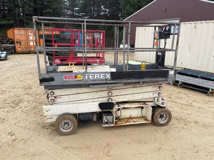 #301-•-terex-scissor-lift-image-4