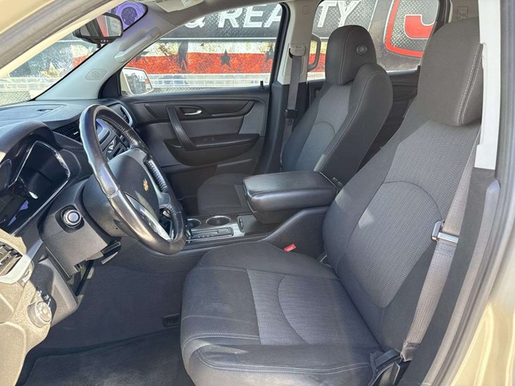 2015-chevrolet-traverse-image-12