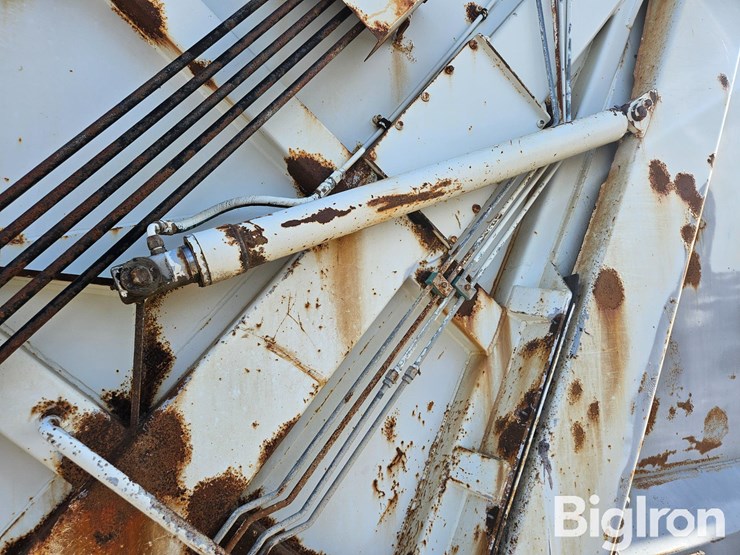 international-4900-image-19