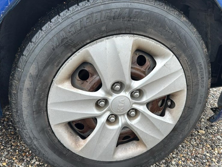 #2051-•-2017-kia-forte*-image-18