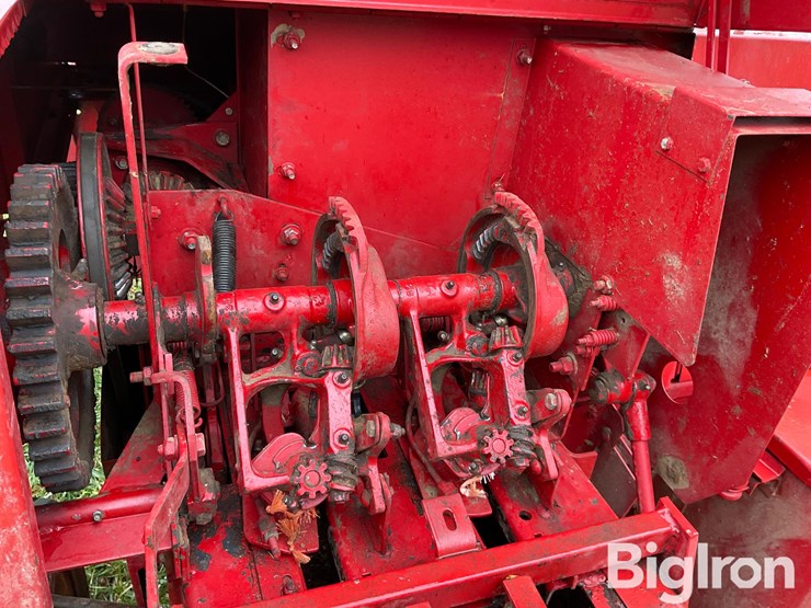 new-holland-565-image-19