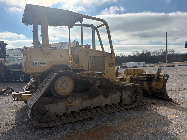 caterpillar-d4h-image-4